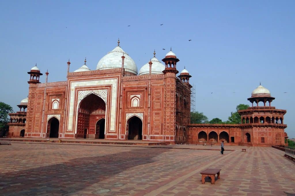 Das Taj Mahal Bauwerk aus tausendundeiner Nacht in Agra Indien